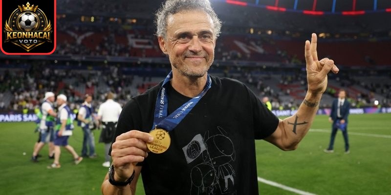 PSG mất định hướng, MU tránh được canh bạc rủi ro