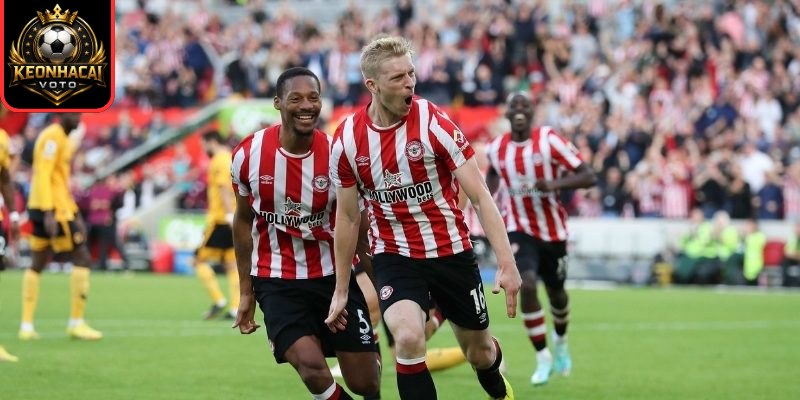 Brentford áp đảo sớm, hai bàn thắng trong hiệp một