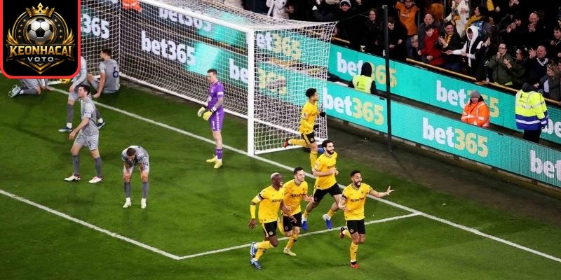 Hiệp hai bùng nổ, Wolves hoàn tất màn ngược dòng cảm xúc