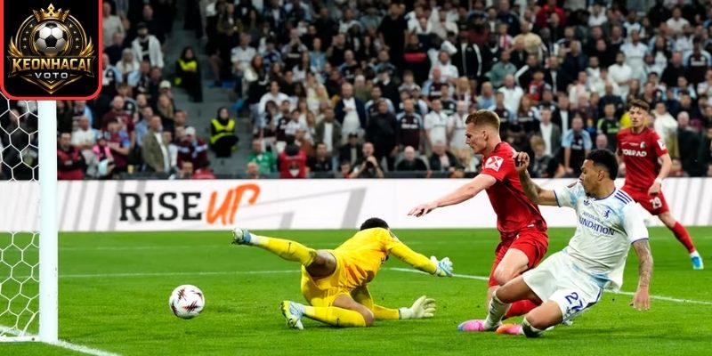 Aston Villa kết liễu Freiburg bằng siêu phẩm